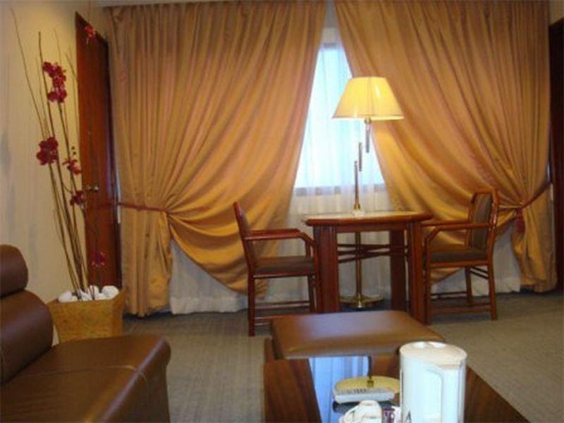 The Emperor Hotel Malacca Extérieur photo