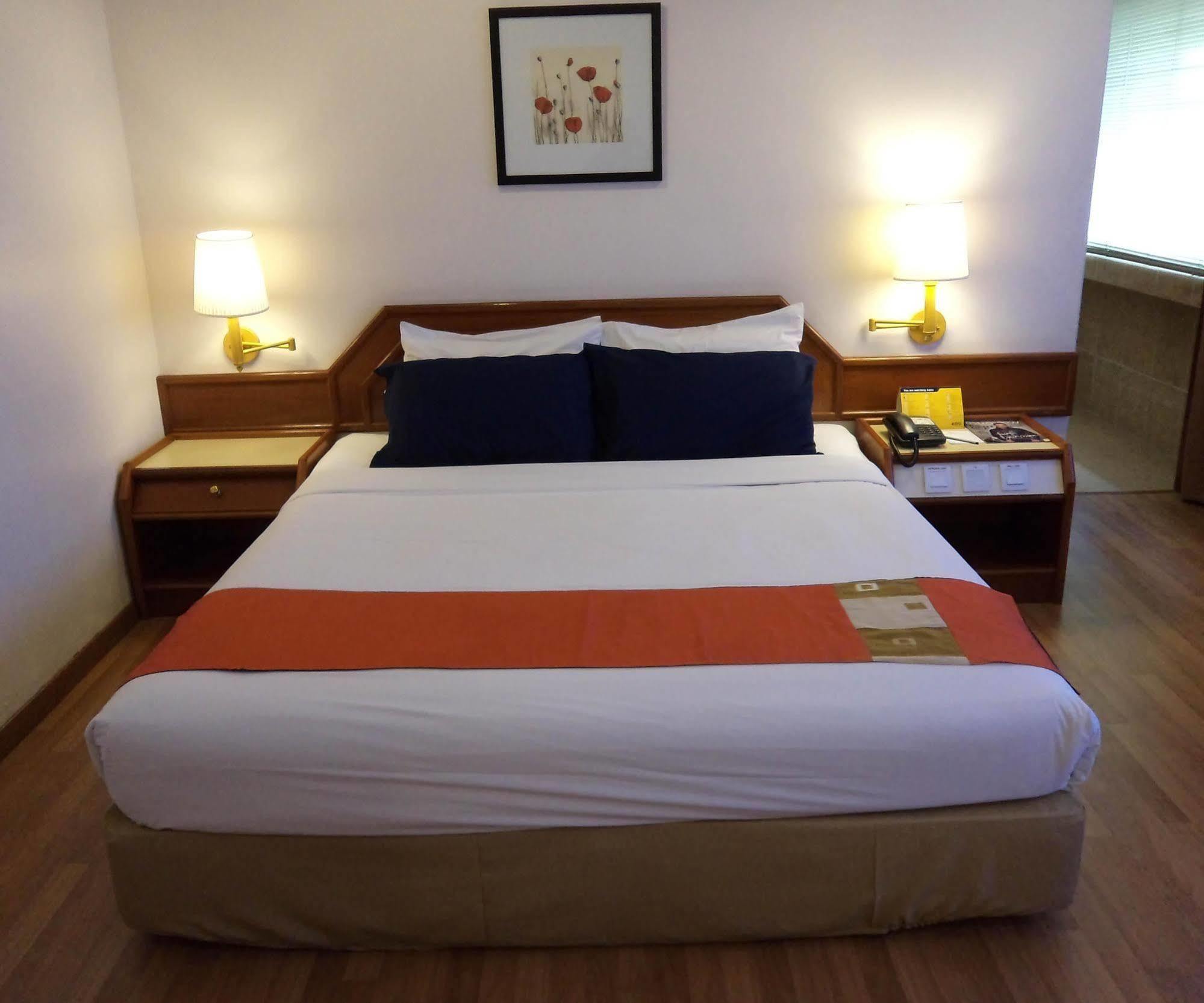The Emperor Hotel Malacca Extérieur photo