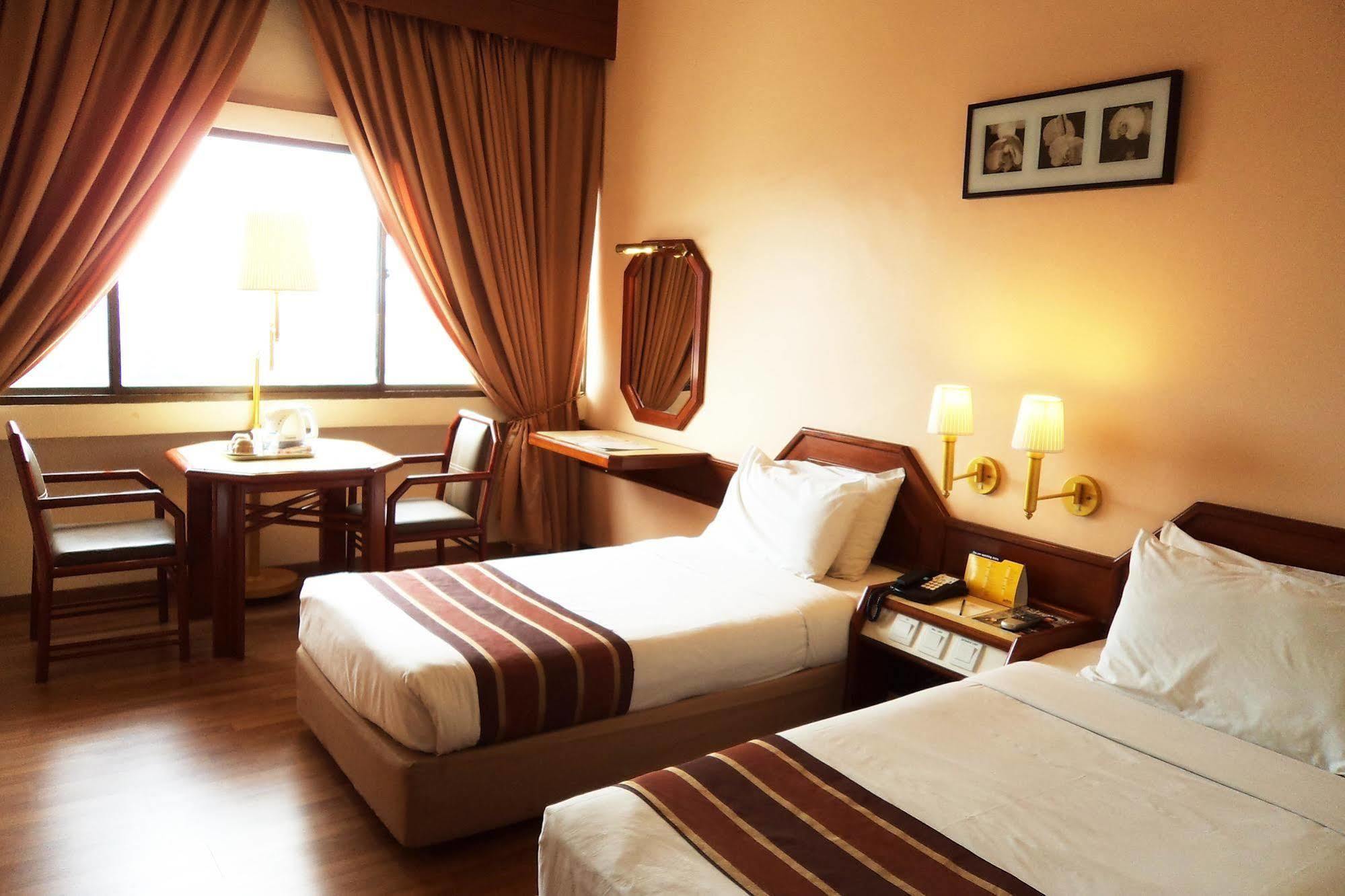 The Emperor Hotel Malacca Extérieur photo